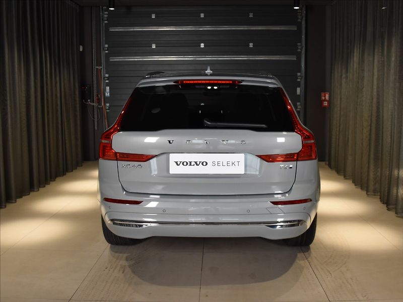 Volvo XC60 2,0 T6 AWD Plus - fotka 5 z 24