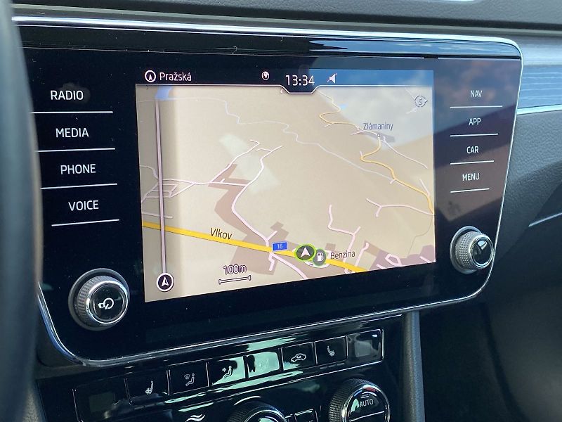 Škoda Superb (2021) 1.5 TSI Style - fotka 14 z 38