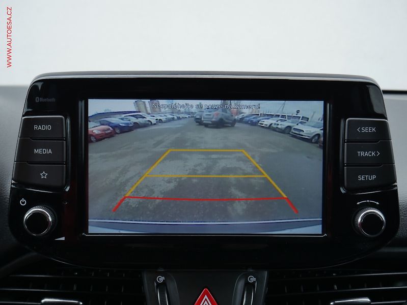 Hyundai i30 (2020) 1.5 DPi, ČR, Comfort, kamera - fotka 19 z 21
