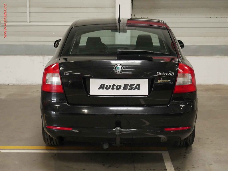 Škoda Octavia (2011) 1.6 TDI, 2.maj,ČR, servis - fotka 5 z 16