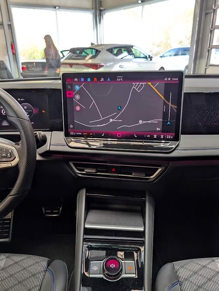 Volkswagen Tiguan TDI 4M R-Line HuD IQ Pano 360 - fotka 19 z 28