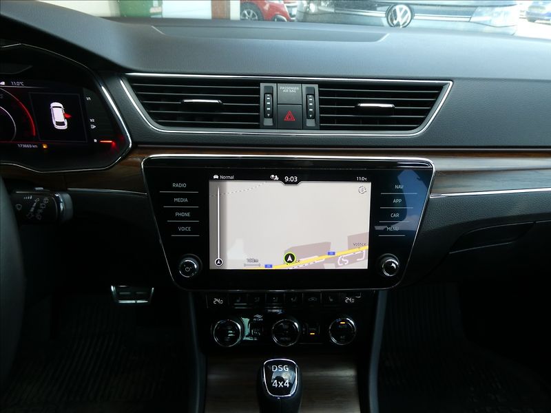 Škoda Superb 2,0 TDi 147kW SCOUT,DSG,4x4,DP - fotka 29 z 49