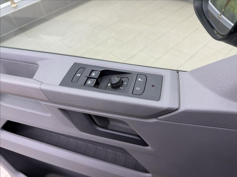 Volkswagen Caravelle 2,0 TDi, LONG,8-míst,DSG,CZ - fotka 26 z 35