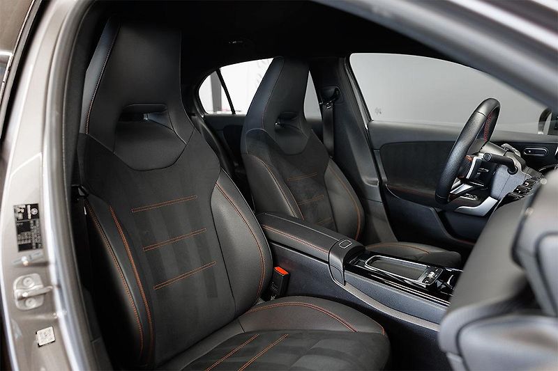 Mercedes-Benz Třídy A (2024) A 200d AMG Line - fotka 35 z 39