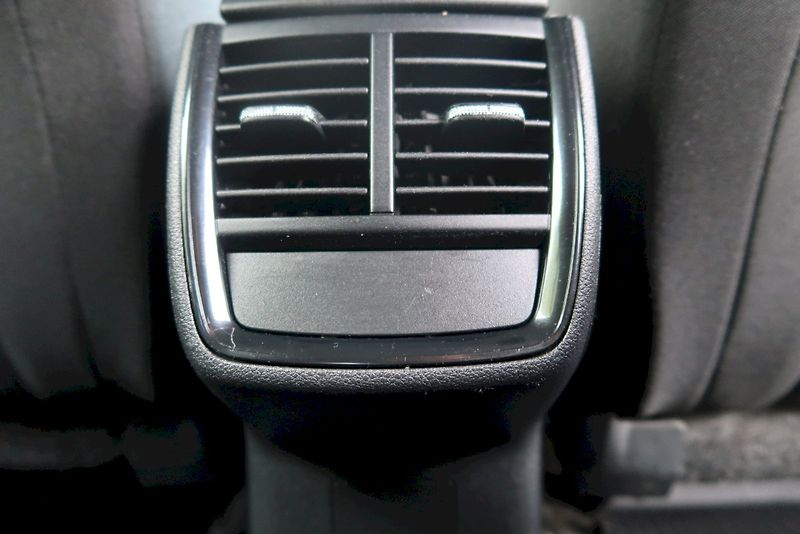 Škoda Kamiq (2023) Ambition 1,0 TSi/ 70 kW - fotka 21 z 34