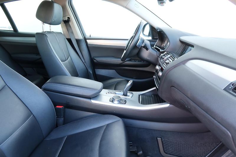 BMW X4 xDrive20i - fotka 8 z 9