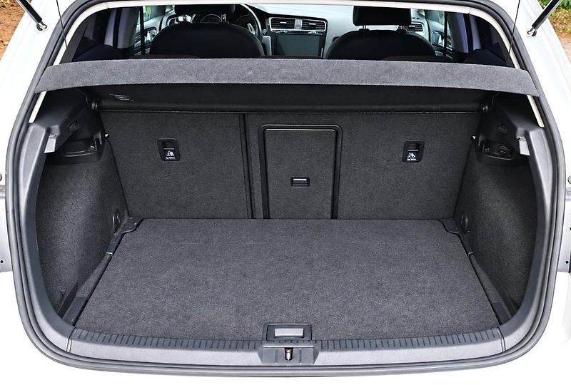 Volkswagen Golf (2013) VII, 1.4 TSI, 103 kW - fotka 12 z 27