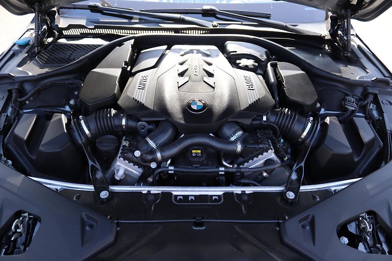 BMW Řada 8 M850i XDRIVE GRAN COUPE G16  - fotka 50 z 50