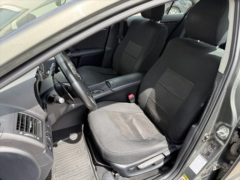 Toyota Avensis 2,0 Sol, Automat - fotka 8 z 18