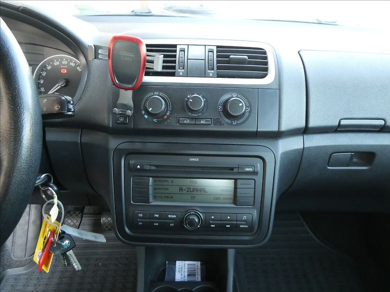 Škoda Fabia 1,2 HTP 2x kola, koupeno v ČR - fotka 27 z 40