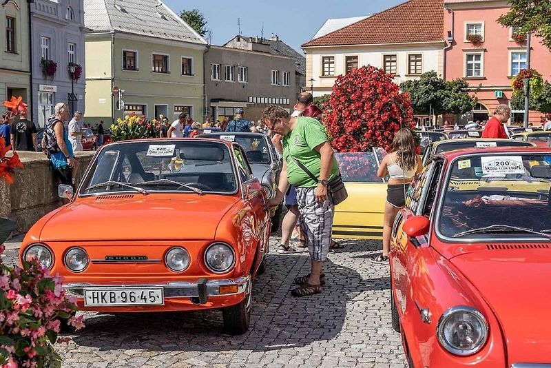 Sraz veteránů Škoda 110R v Uničově