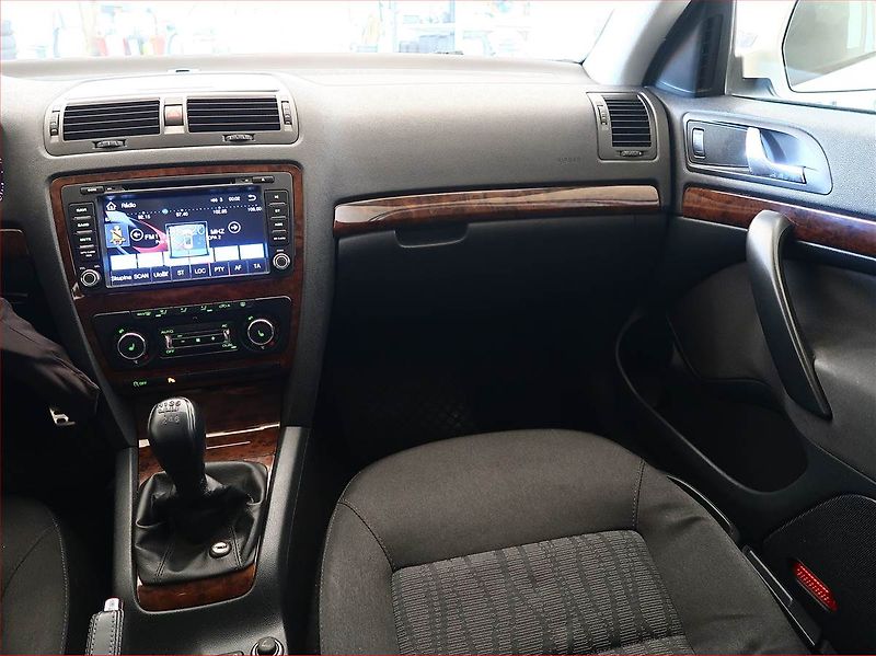Škoda Octavia (2012) 2.0 TDI, Tempomat - fotka 8 z 15