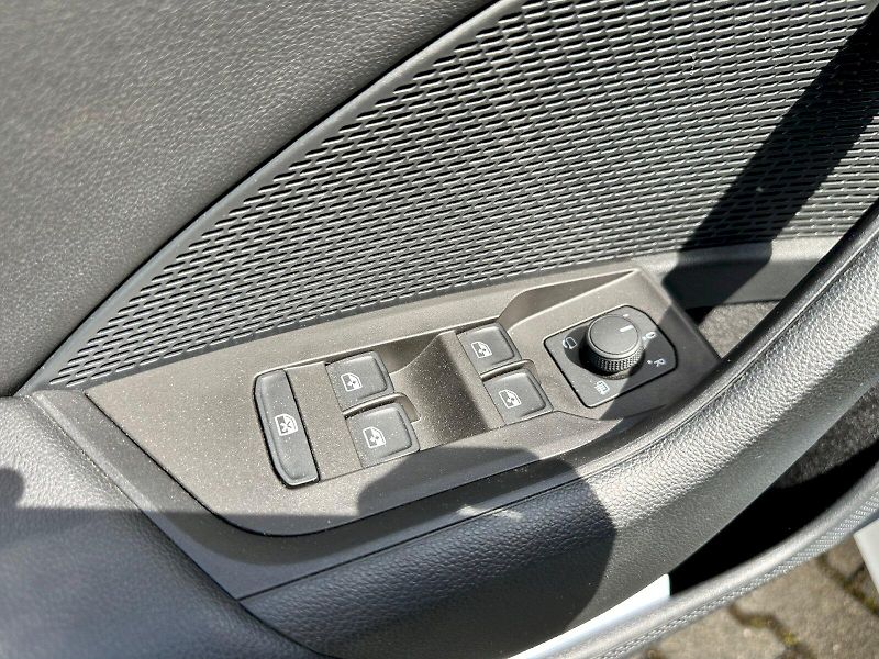 Škoda Octavia (2024) 2.0 TDI 85kW Ambition Combi - fotka 8 z 23