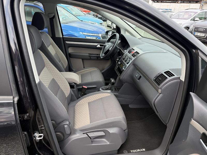 Volkswagen Touran 1.4 TSI DSG CROSS - fotka 10 z 13