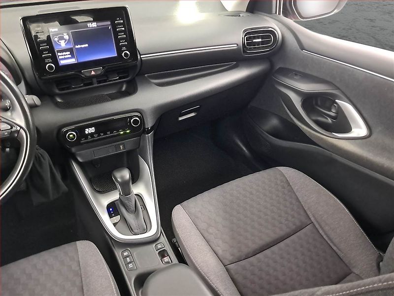 Toyota Yaris (2021) 1.5 VVT-i Hybrid, Automat - fotka 8 z 18