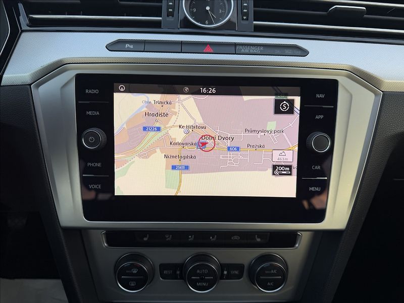 Volkswagen Passat 2.0 TDI Comfortline - fotka 9 z 21