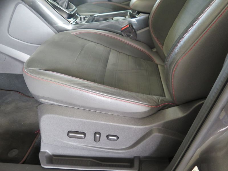 Ford Kuga (2018) 1.5EB,klima,kamera,navi,výhřev - fotka 13 z 28
