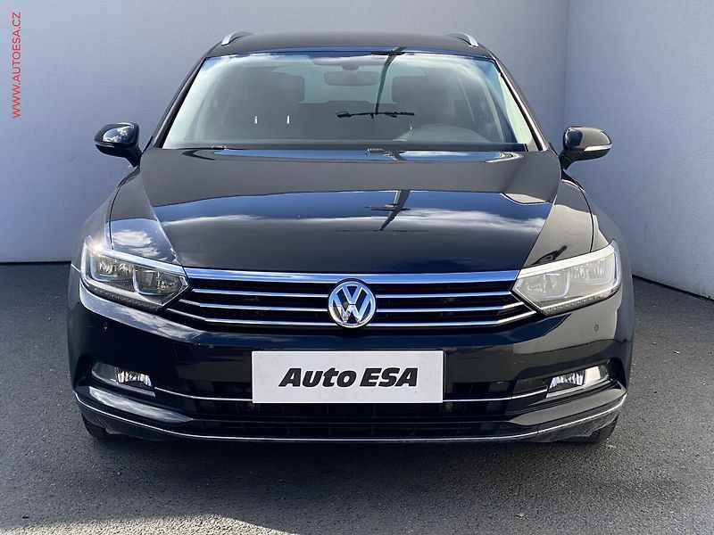 Volkswagen Passat (2017) 2.0 TDi, Highline, LED, navi - fotka 2 z 17