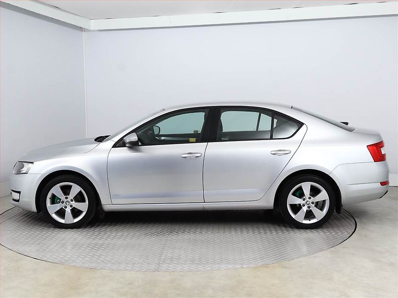 Škoda Octavia (2013) Elegance 1.6 TDI, Serv.kniha - fotka 3 z 16