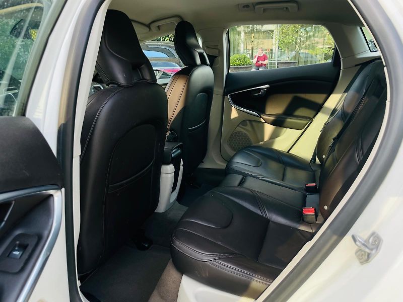 Volvo V40 2.0i AUT 1MAJITEL CROSS COUNTR - fotka 32 z 49