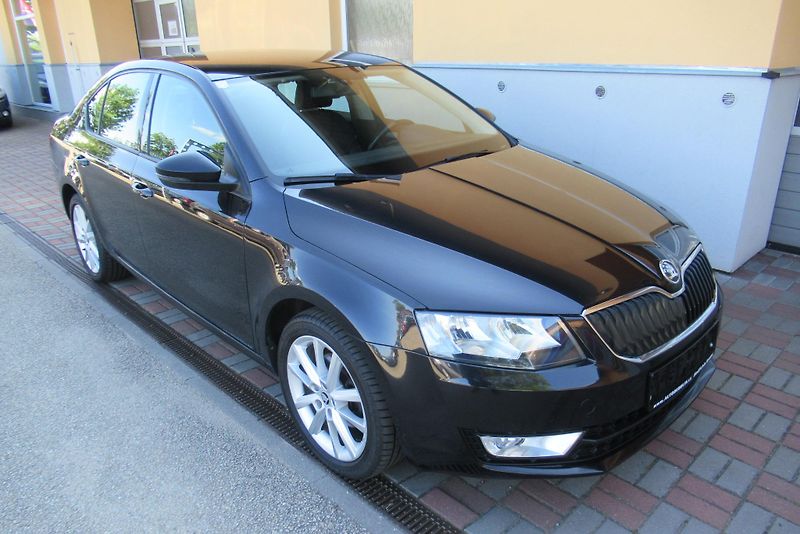 Škoda Octavia 2.0 TDi DSG  AUT. KLIMA NAVI  - fotka 1 z 35