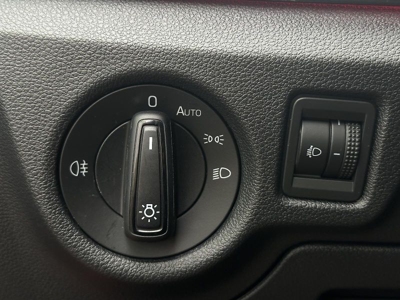 Škoda Kamiq 1.0TSi 110PS Ambition LED Temp - fotka 13 z 36