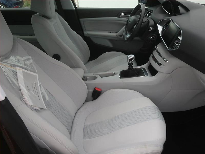 Peugeot 308 (2014) Style 1.6 e-HDi, Serv.kniha - fotka 9 z 15