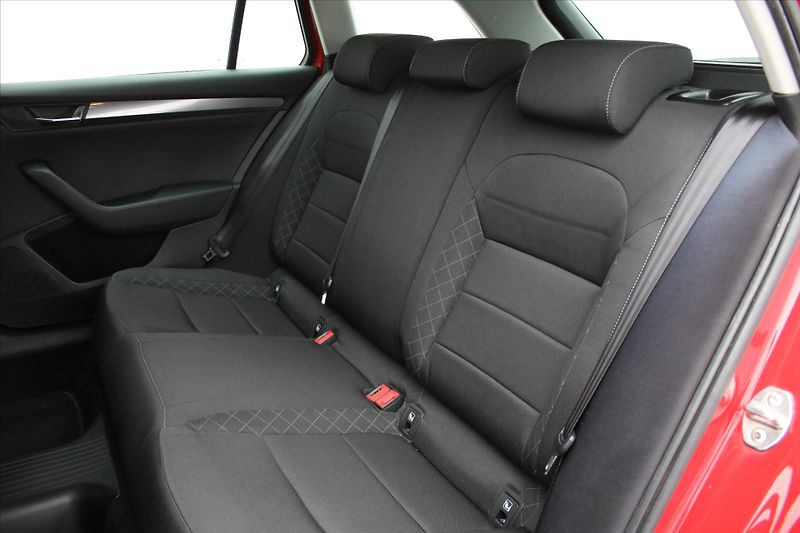 Škoda Superb 1.4 TSI 110kW 1.MAJITEL ČR - fotka 11 z 21