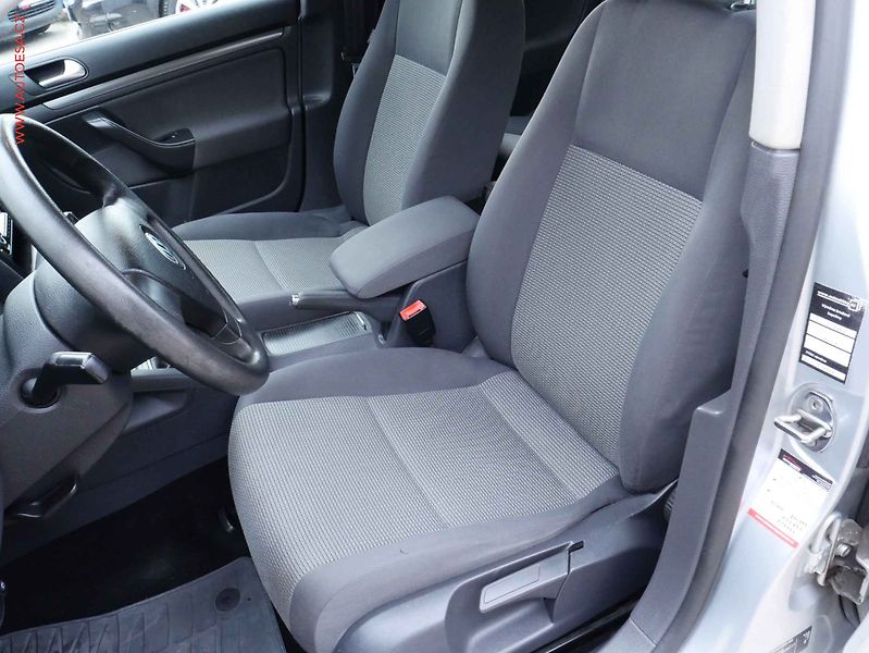 Volkswagen Golf (2009) 1.6i, 2.maj, AC - fotka 9 z 14
