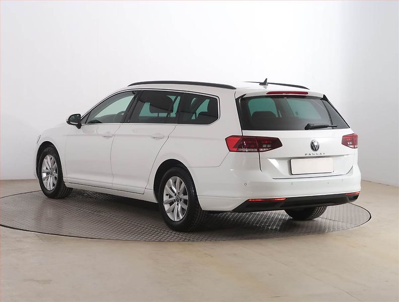 Volkswagen Passat (2021) Business 2.0 TDI, Automat - fotka 4 z 22