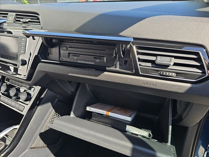Volkswagen Touran 1,4 TSi 110KW Highline Panoram - fotka 39 z 52