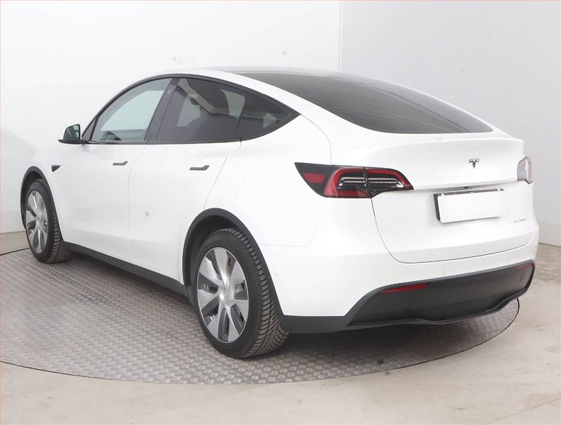 Tesla Model Y (2022) Long Range AWD 75kWh, SoH 89% - fotka 4 z 23
