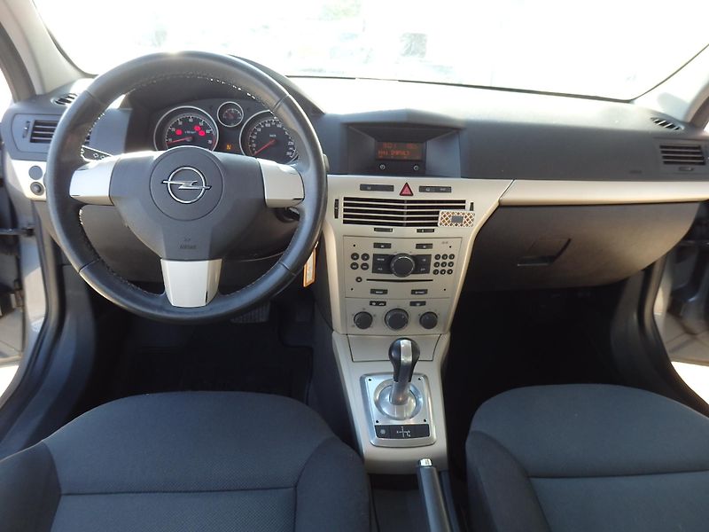 Opel Astra 1.4i 66 kW AUTOMAT, ZÁVĚS - fotka 11 z 15