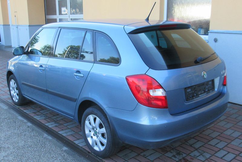 Škoda Fabia 1.2 TSi AUT. KLIMA TEMPOMAT - fotka 2 z 31