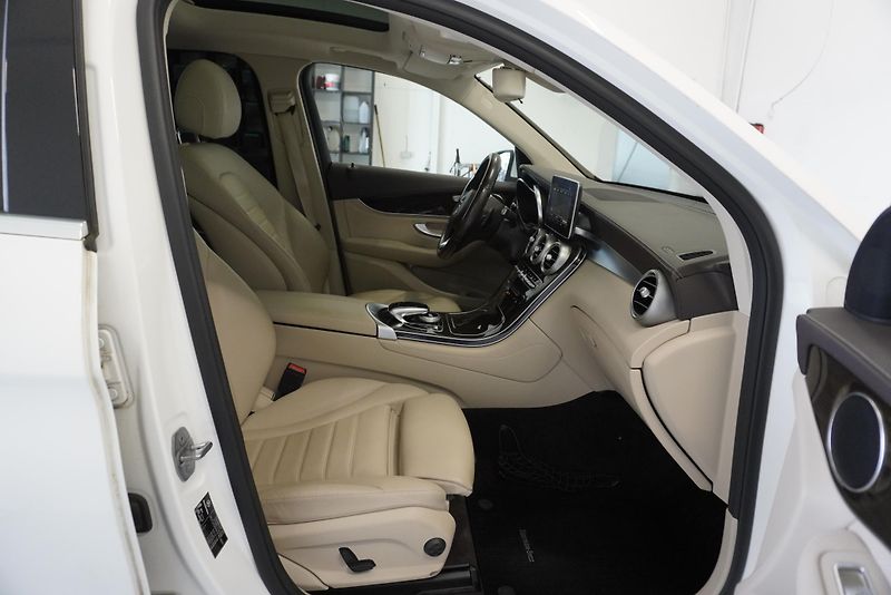 Mercedes-Benz GLC (2018) GLC300 2,0I 4MATIC AMG PACKET - fotka 25 z 27