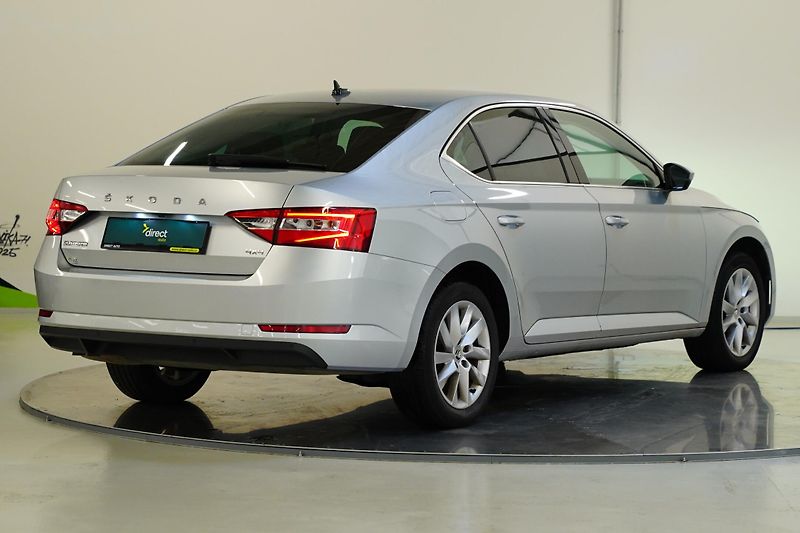 Škoda Superb - fotka 2 z 28
