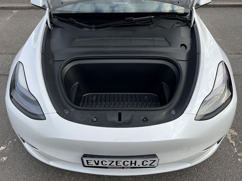 Tesla Model Y Long Range, Tažné, 90% SOH - fotka 19 z 21