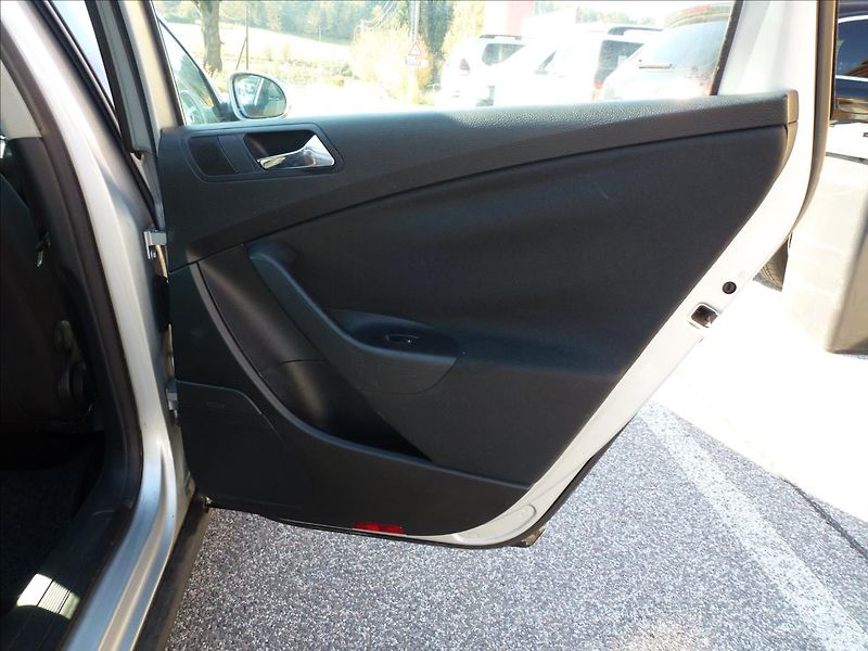 Volkswagen Passat 2,0 TDi  Comfort - fotka 25 z 49