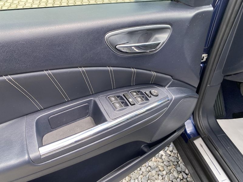 Lancia Delta 2.0JTD 165PS SPORT NAVI SERVIS - fotka 150 z 169