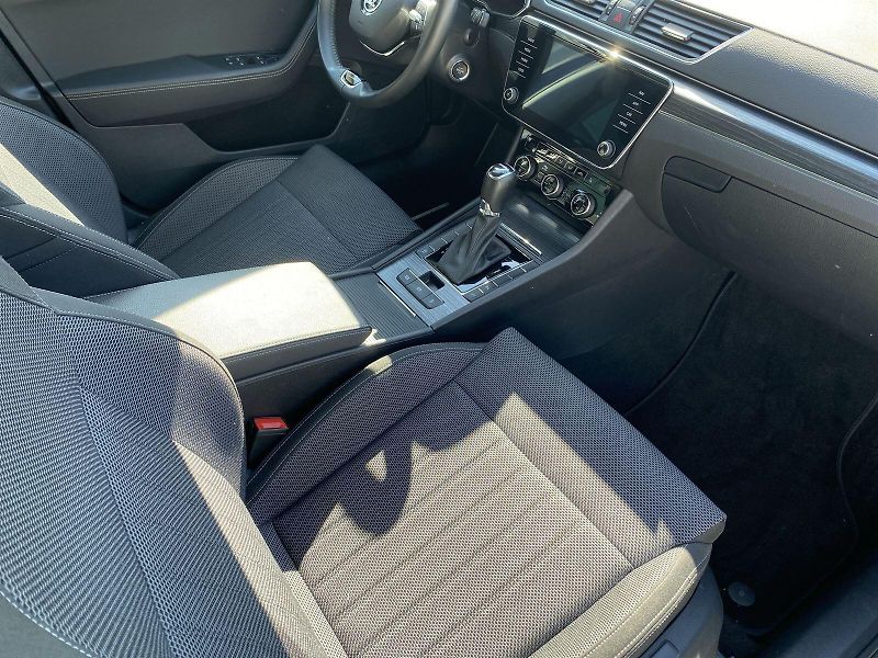 Škoda Superb (2023) Combi 2.0 TDI DSG Style - fotka 8 z 35