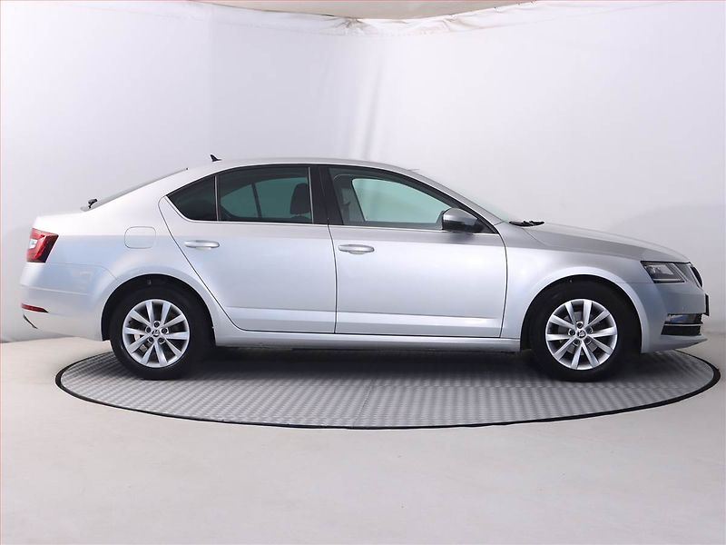 Škoda Octavia (2017) Style 1.6 TDI, Tempomat - fotka 6 z 19