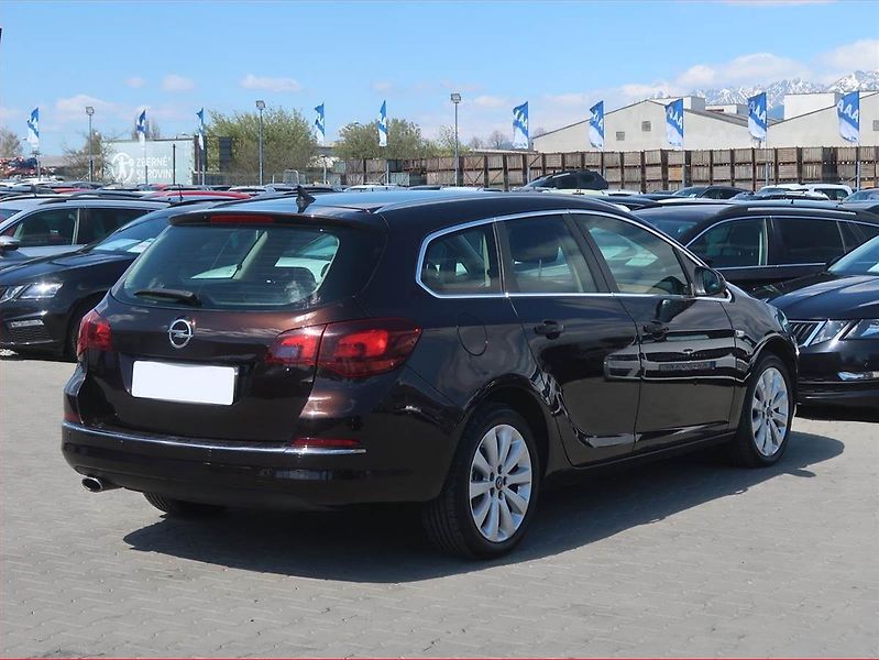 Opel Astra (2014) 1.4 T, Tempomat, Park. senzory - fotka 5 z 15