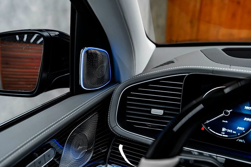 Mercedes-Benz GLS 4MATIC Maybach - fotka 13 z 32