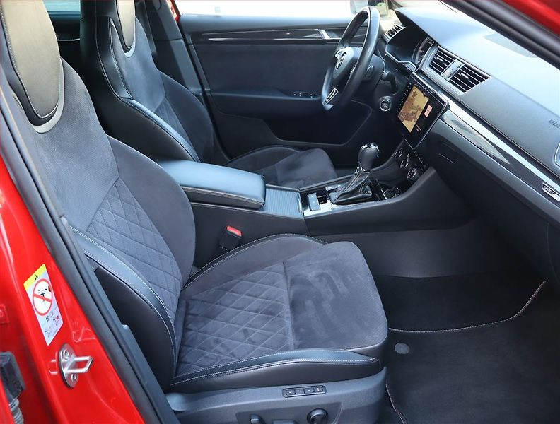 Škoda Superb (2018) Sportline 2.0 TDI, 4X4 - fotka 9 z 31