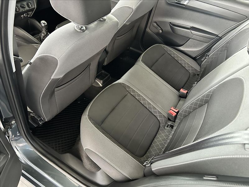 Škoda Fabia 1,0   TSI 70kW,SERVISKA,PŮVOD - fotka 20 z 23