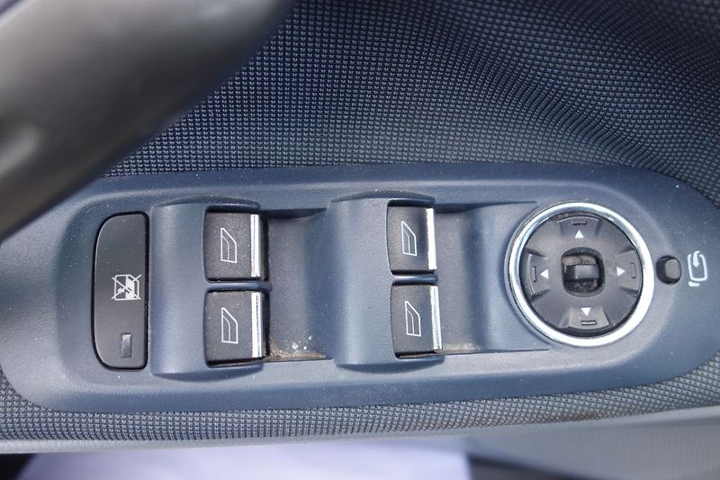Ford S-MAX 2,0TDCi 96kW .Zachovalý ! - fotka 12 z 19