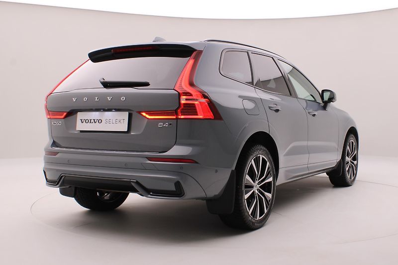 Volvo XC60 B4 AWD DARK PLUS AUT  - fotka 13 z 53