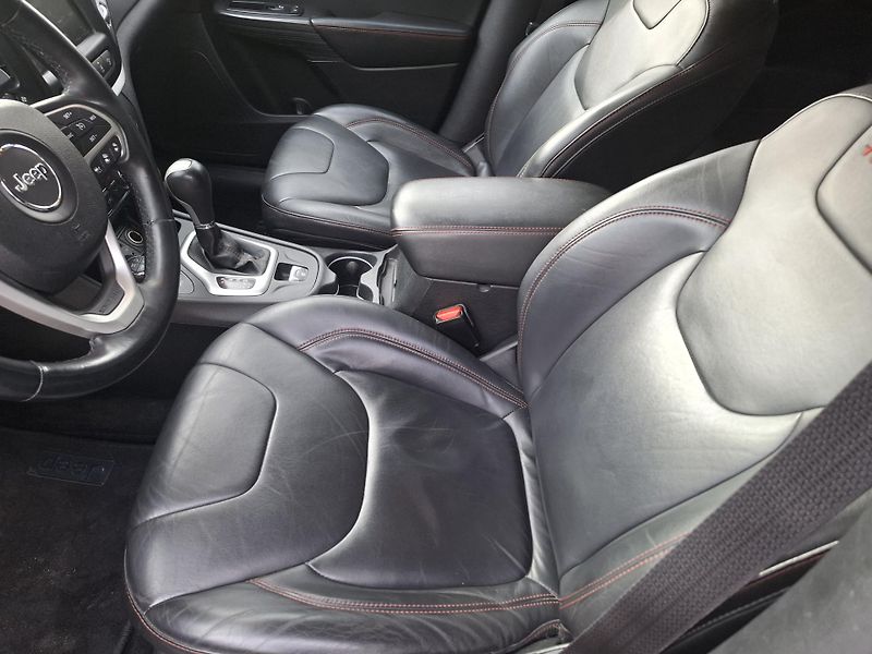 Jeep Cherokee (2014) 3,2 L V6 TRAIL RATED - fotka 8 z 16