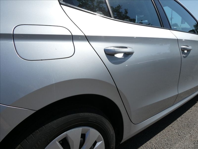 Škoda Fabia 1,0 TSi 70kW koupeno v ČR, DPH - fotka 13 z 39