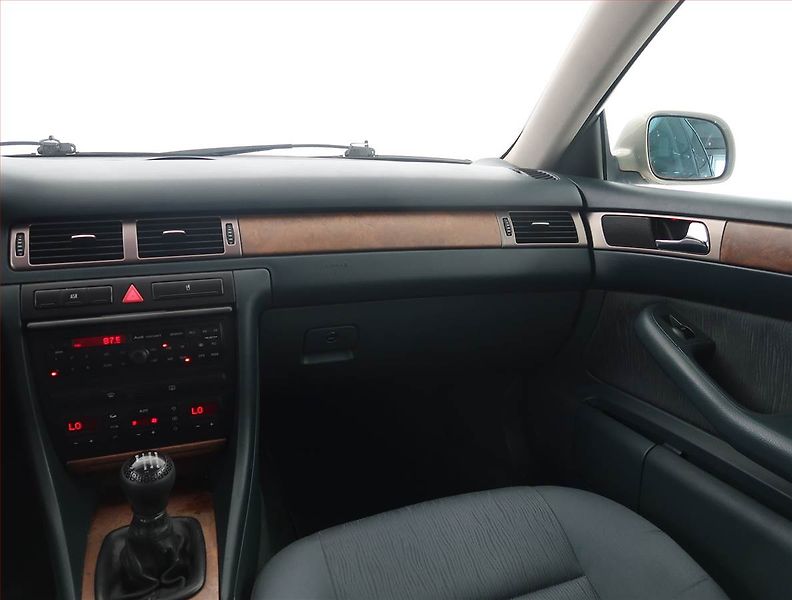 Audi A6 (1998) Basis 2.5 TDI , po STK, Tažné - fotka 8 z 17